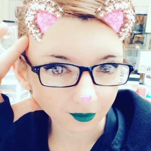 Meet your Posher, Erica - Picture 1 of 1